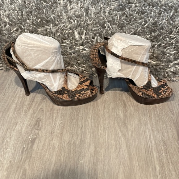 Stuart Weizmann Snake Print Leather Platform Heels Size 6M - Picture 2 of 6